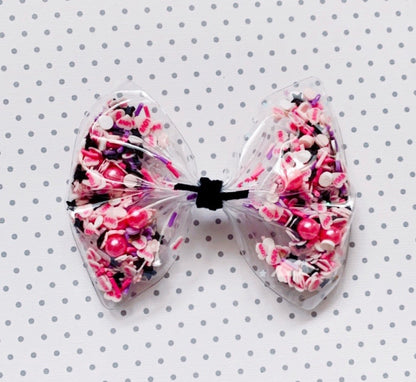 Oversized L.O.V.E convo heart shaker bow